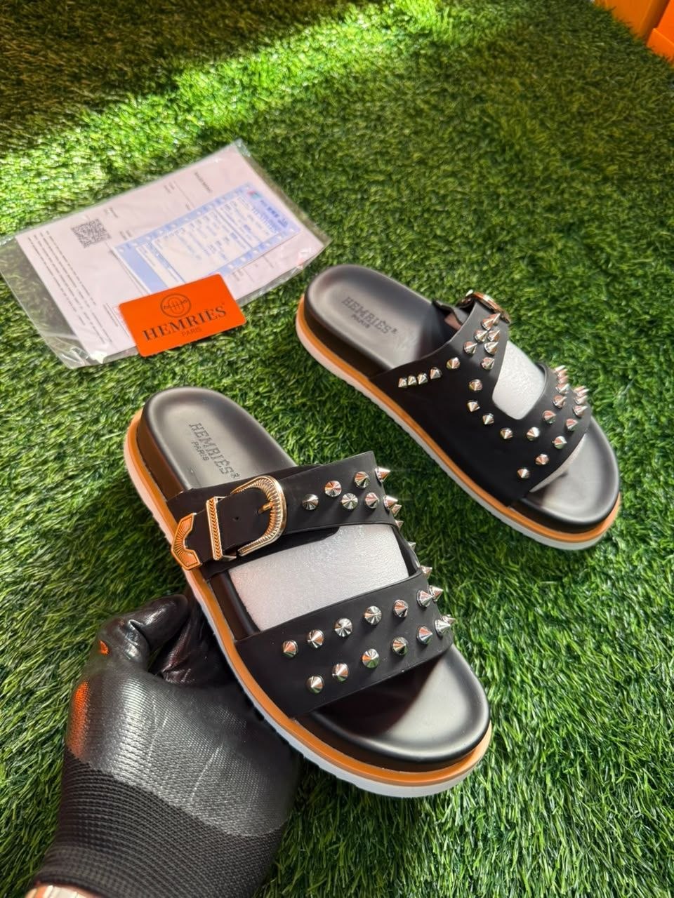 SANDALE HERMÈS TENDANCE NOIR